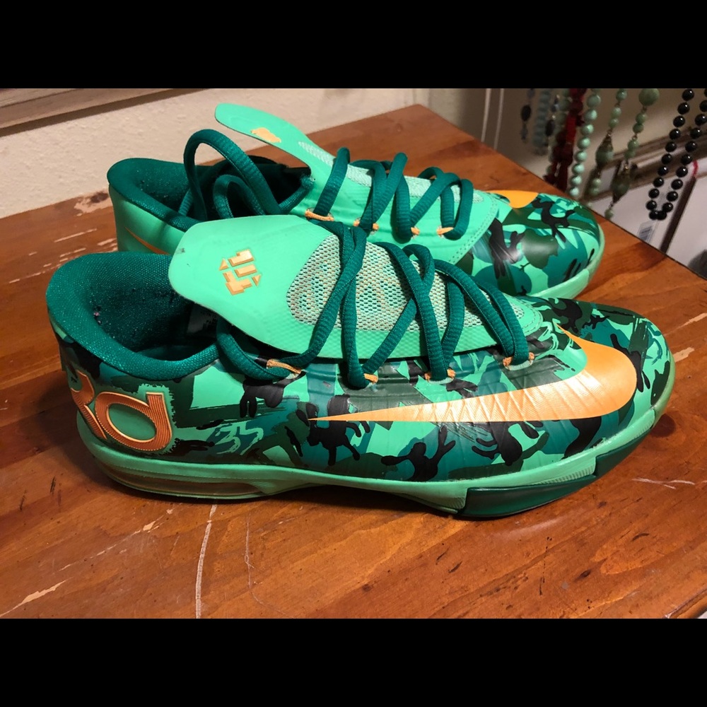 Boys KD shoes (Big Boy, Size 5)